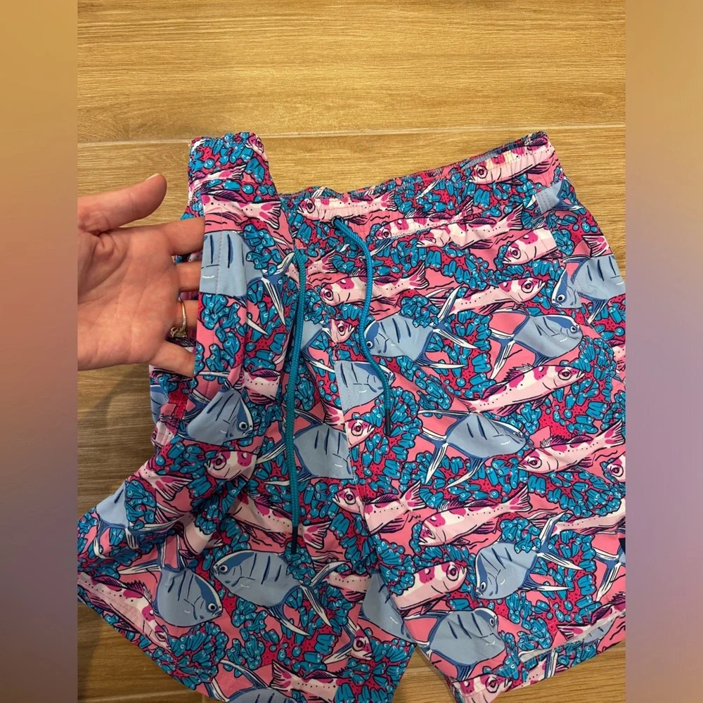 NWOT Vineyard Vines swim trunk